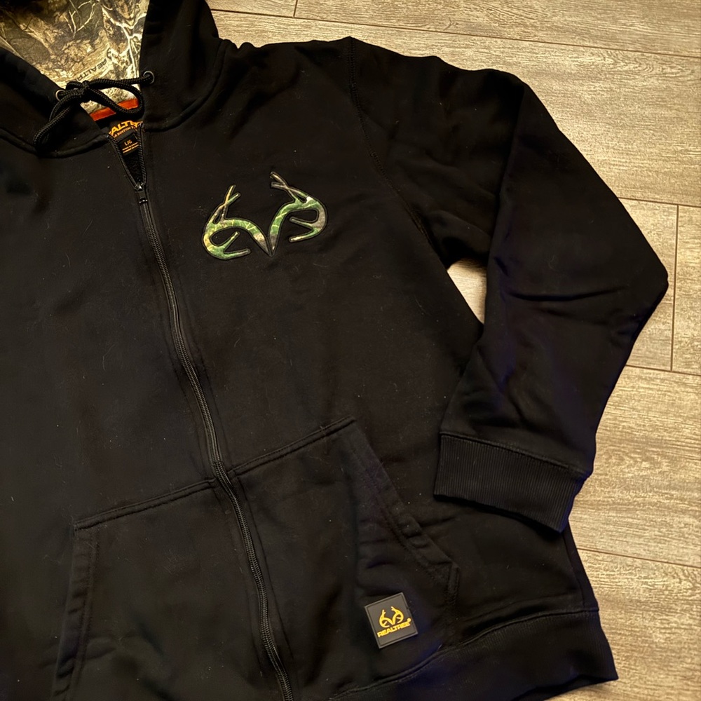Realtree Black and Green Men's Sweater